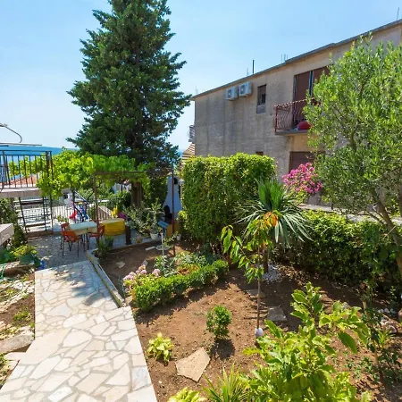 Apartments Adrasteja *